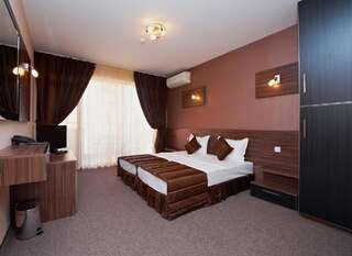 Отель Coral Hotel Поморие Двухместный номер с 1 кроватью или 2 отдельными кроватями и балконом-8