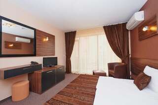 Отель Coral Hotel Поморие Двухместный номер с 1 кроватью или 2 отдельными кроватями и балконом-14